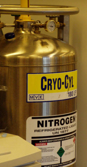 液氮罐，用于供应低温冷冻箱